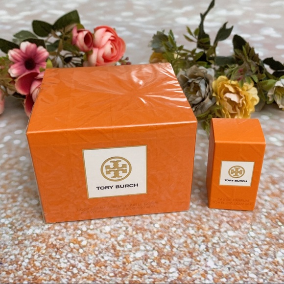 BNIB Tory Burch signature body cream and dabber